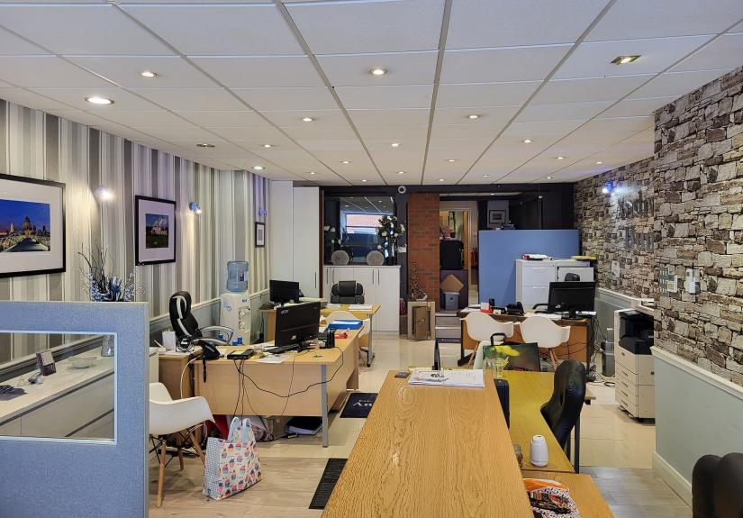 5 High Street, Crawley, West Sussex RH10 1BH Graves Jenkins